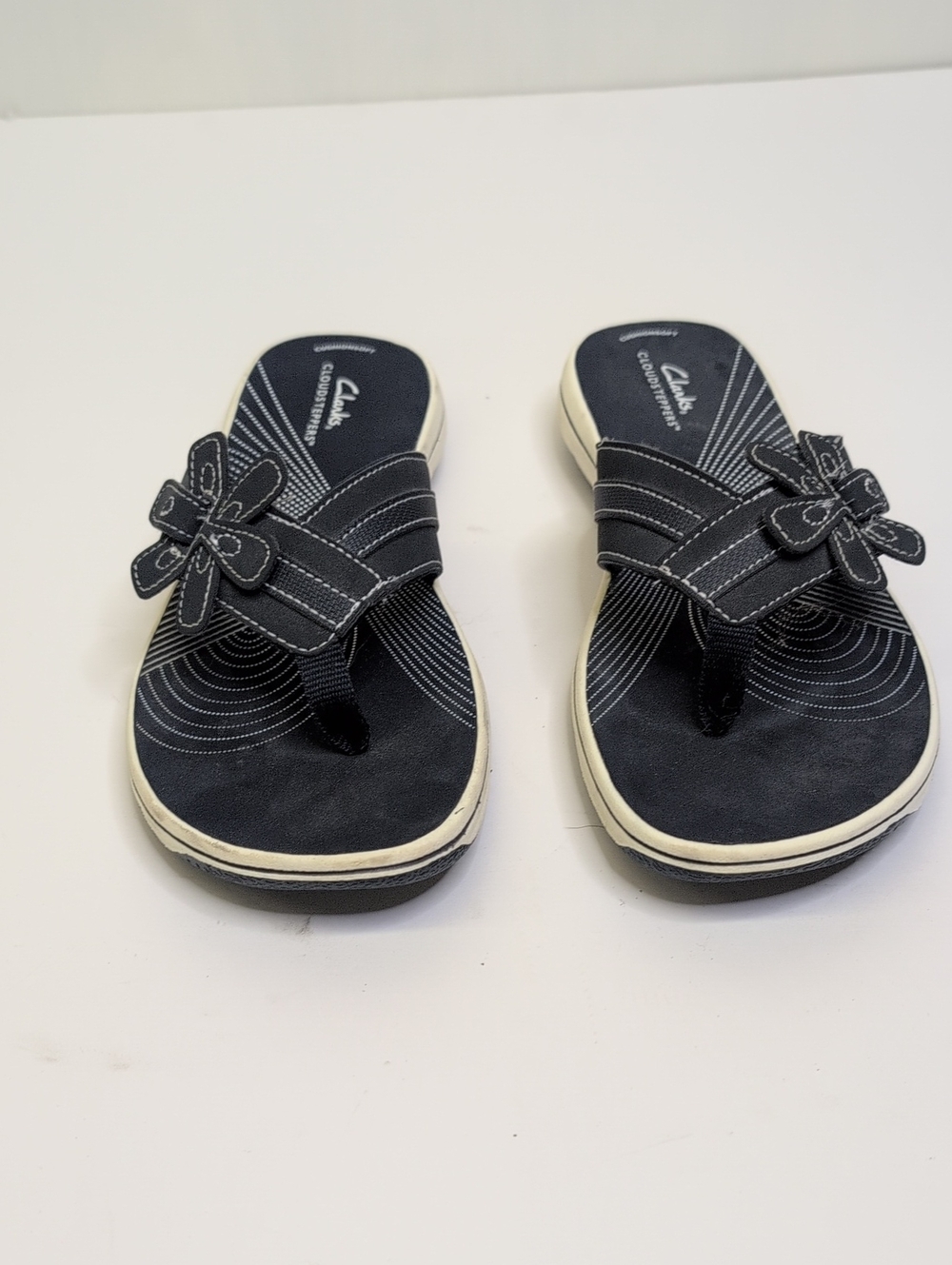 Clarks Women's Navy Floral Thong Sandals with Contrast Stitching